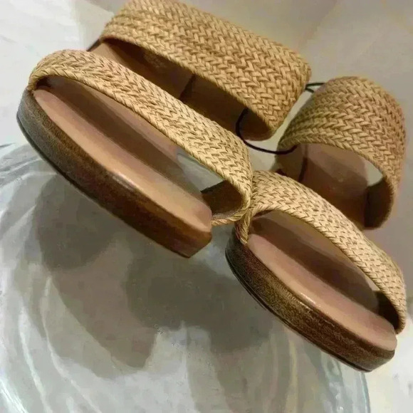 Mariela Italian Tan Sandals with Heels NEW - Picture 3 of 10